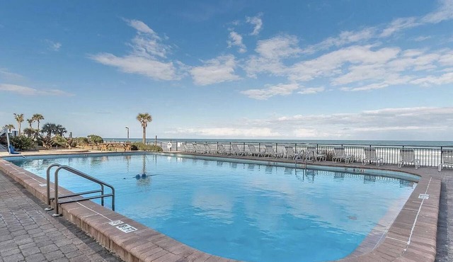 20 Steps to the Sand! Pool, Ocean Views & Tiki Fun