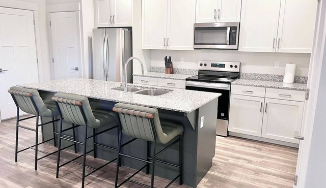 203 | Charming 2BR Getaway in the Heart of Midway
