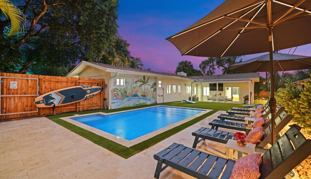 237 | Heated Pool | Putting | Outdoor Living | FreeBee Zone | by DelrayNightly in Delray Beach