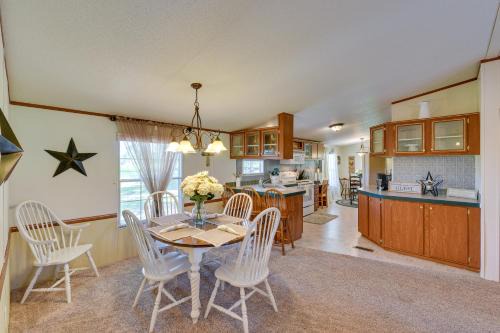 24 Mi to Morrison Springs County Park: Cozy Home
