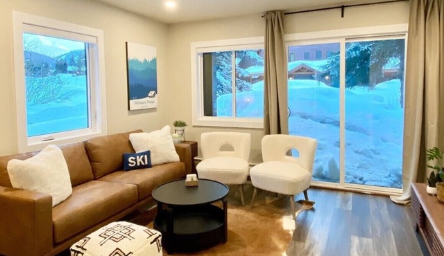 2BR/1.5BA Brand New Remodel,Old Town,free bus