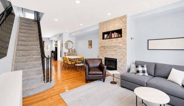 2BR/2.5BA Stylish home near Center City + King Bed in Philadelphia