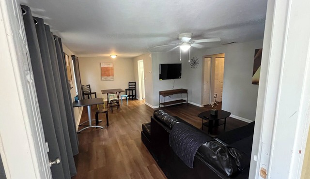 2BR/2BH Delightful Budget-Friendly Apt in Gnsville in Gainesville