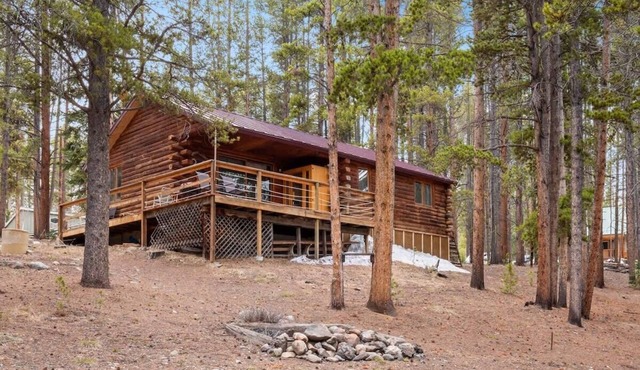 2BR Cabin–⁠Deck Lake View & Access–⁠BBQ, Pets OK!