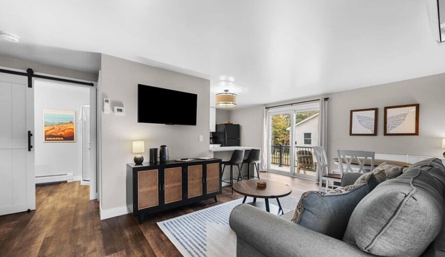 2BR + Deck 0.5mi to Park Entrance! [Carriage Loft] in Bar Harbor