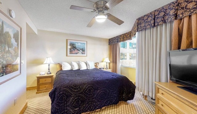 2nd-Floor Studio w/Mtn Views, Shared Outdoor Hot Tub & Heated Pool, Washer/Dryer