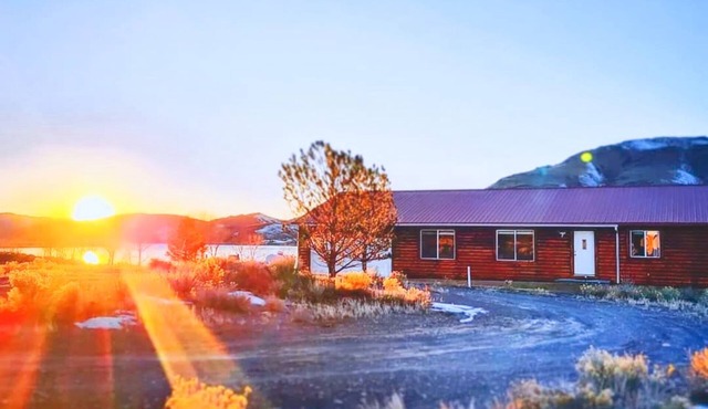 3 bed 2 bath fully stocked Home on the lake