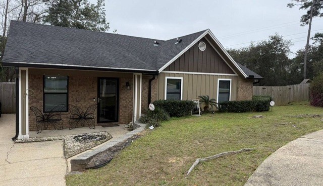 3/bed, Office/flex room in Quiet, centrally, located area . Close to everything! in Pensacola