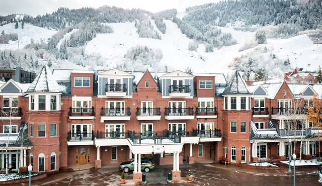 3 Bedroom 3 Full Bathroom Luxury Residence in Aspen CO.
