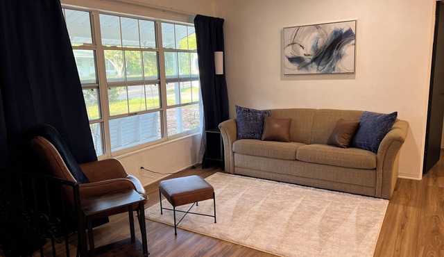 3-bedroom immaculate home in lovely Melbourne with WiFi, fitness room, AC in Melbourne