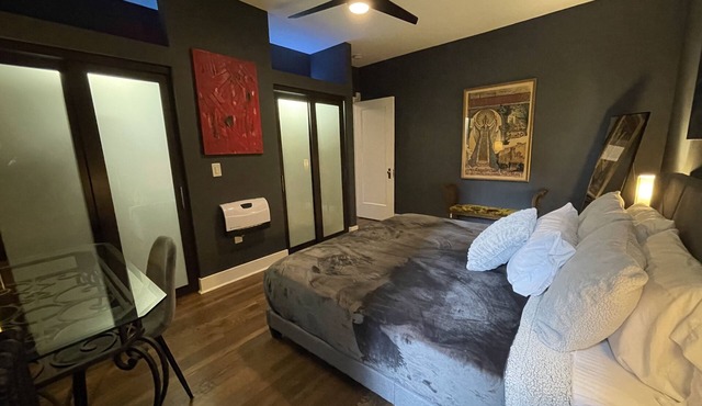 3 BR/2 BTH unit steps to the beach and close to Loyola in Chicago