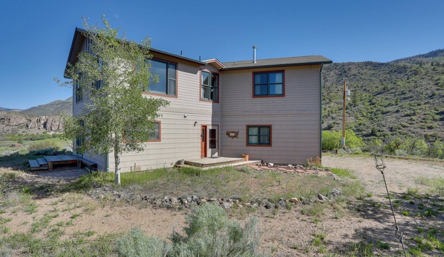 360-Degree Mountain Views! Lake Retreat in Gypsum