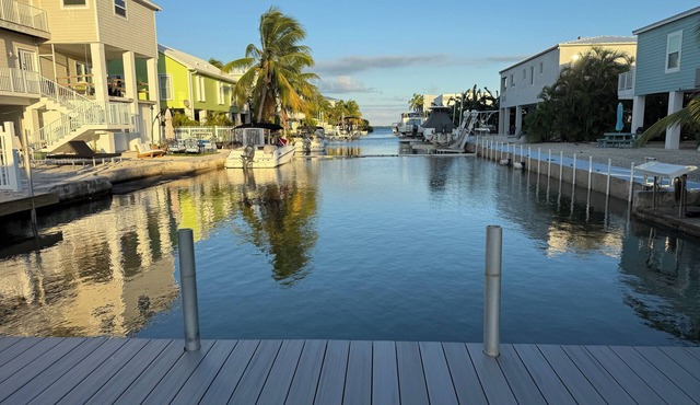 3bd/2.5 bath comfortable home with large dock located on a direct access canal! in Big Pine Key