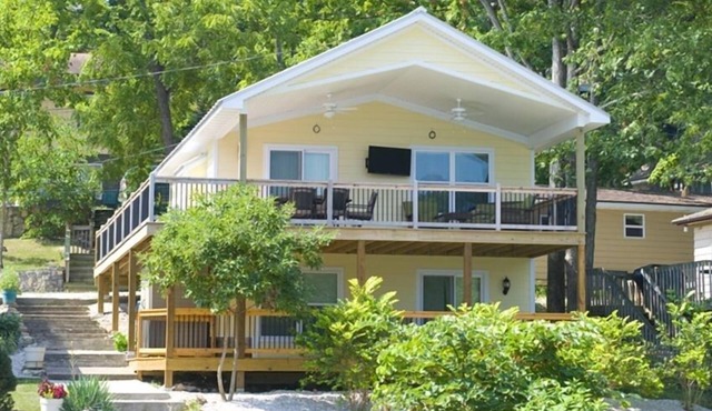3BR/2BA Lakefront Property, Includes Boat Slip in Osage Beach
