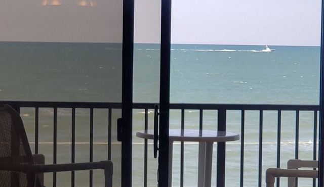3BR/2BA Oceanfront retreat for 6. Spacious, updated, pool,beach & ocean views. in Ormond Beach