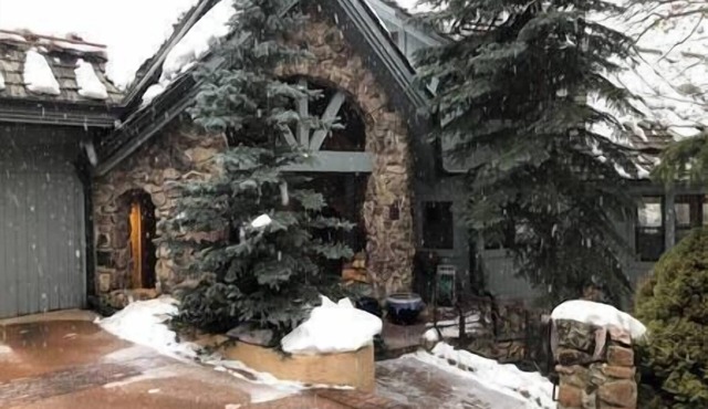 4/5 Bed 6 ba + loft ski in/out w/amazing views!