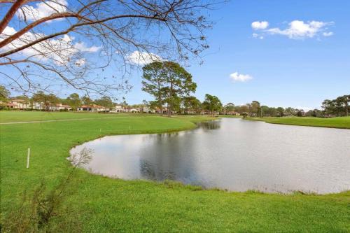 4 Bedroom house on the golf course with 2 golf carts! in Destin