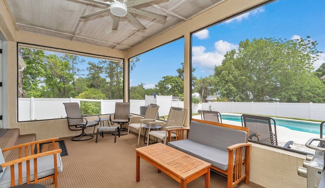 4 BR/2 BA, Private HEATED Pool, Split Floor Plan, 2 King Beds, Yard, 2218 SQ FT! in Ocala