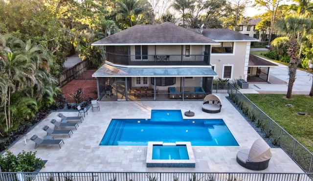 4BR 2BA Home with Heated Pool and Hot tub