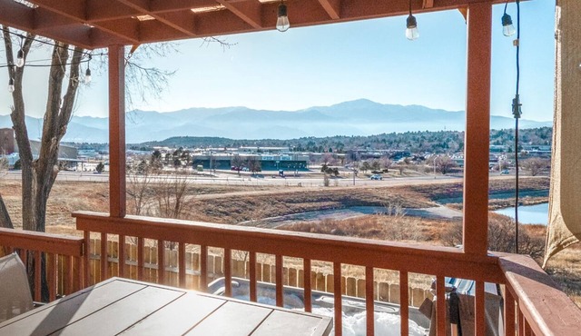 🏔 4BR - Arcade - Hot Tub - Foosball- Cozy Mountain View Home!