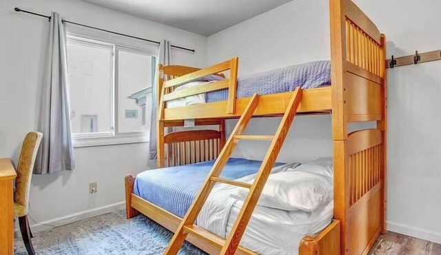 4BR Downtown Basecamp - Walk to Everything