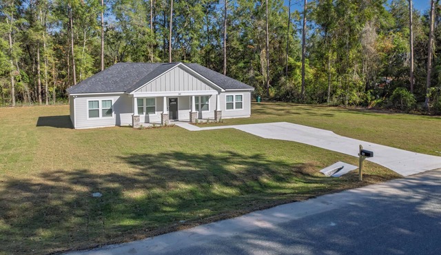4BR + near FSU/FAMU/Wakulla + firepit/BBQ on 1-acre