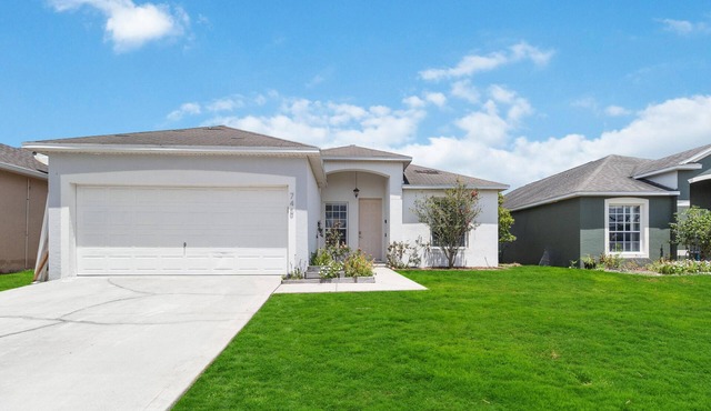 5/3 Pool home located in Sunset Ridge Community! in Davenport