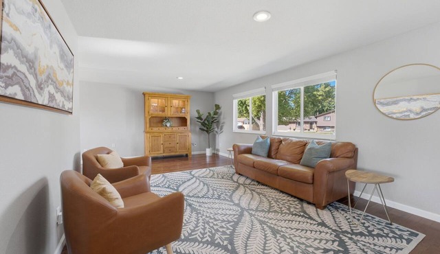 5 BDRM, Home Theater, Patio Table, Expansive Patio