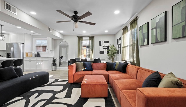 5BR, Steps to Pickleball, Patio Movie Nights, 10 mins from Downtown Richmond in Richmond