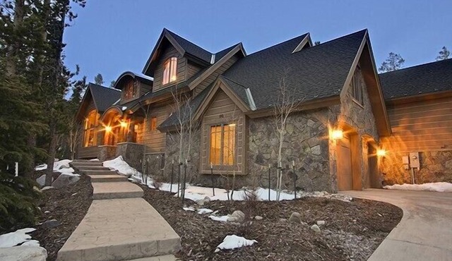 6 Bedroom Luxury Log Masterpiece in the Resort