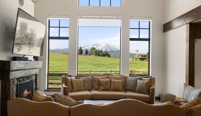 7 BR Mountain Retreat with A/C, Hot Tub, Fireplace & Sopris Views Between Aspen & Carbondale