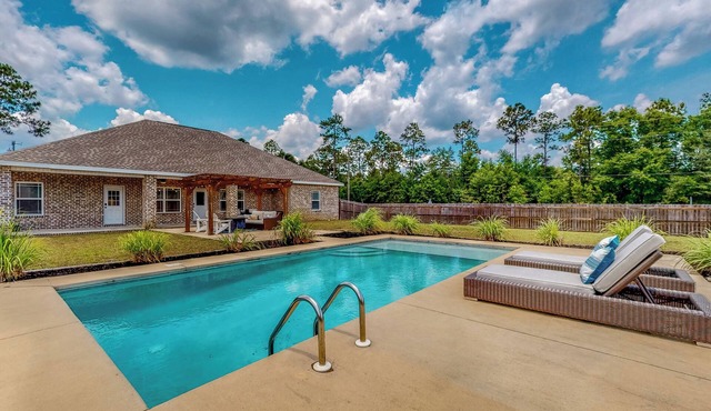 7 Mi to Emerald Coast Zoo! Poolside Paradise