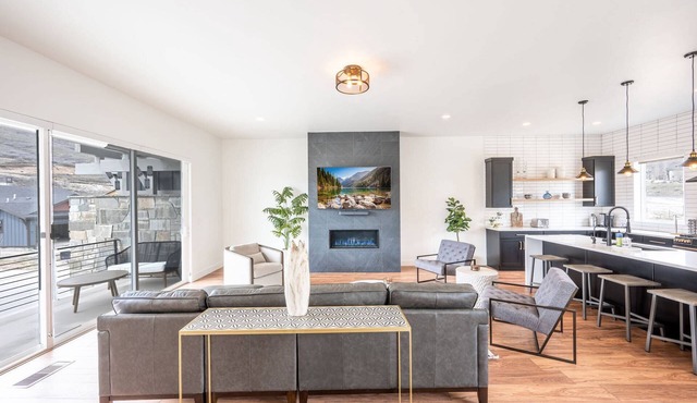 7 Min to Deer Valley East Village Gondola | 3BR w/Private Hot Tub, Built 2021