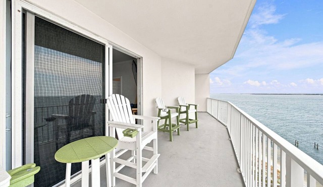 7th Floor Waterfront Harbour Pointe Retreat in Pensacola