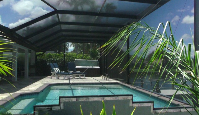 80-Ft Waterfront Resort-Like Retreat, Relax Heated Pool Jacuzzi Bikes Pier