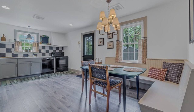 A charming and peaceful getaway in the heart of Irvington, Virginia. in Irvington