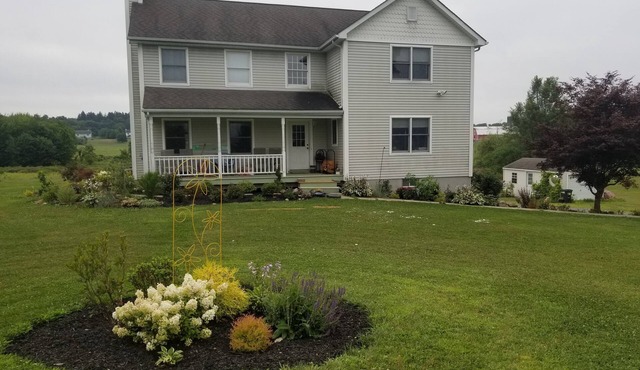 A Cozy Private Suite Near New Paltz: Farms, Nature, Hiking & Bike the rail trail in Wallkill