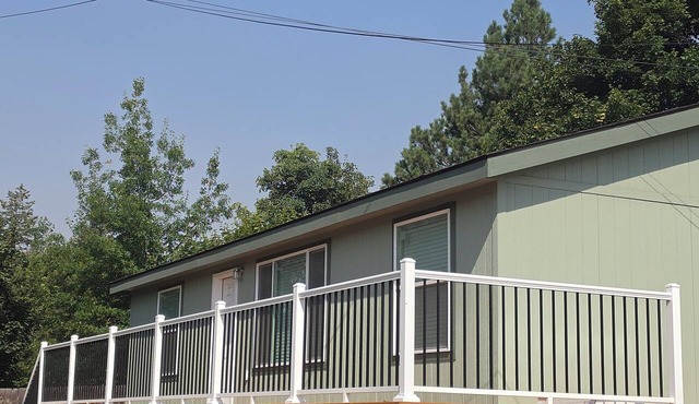 A Hidden Gem: New 3-bedroom manufactured home in small park in Palouse. Deck, AC in Palouse
