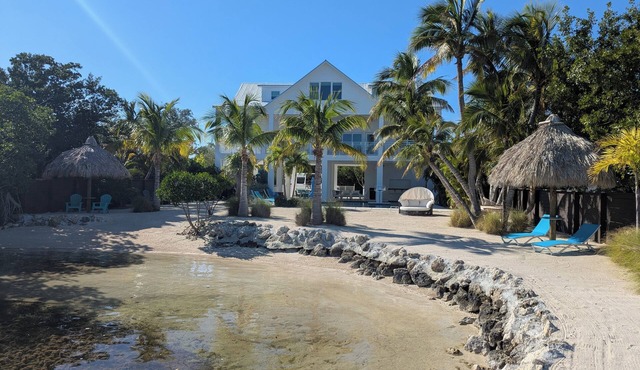 A Tropical Luxury Getaway, Your own private resort! in Little Torch Key