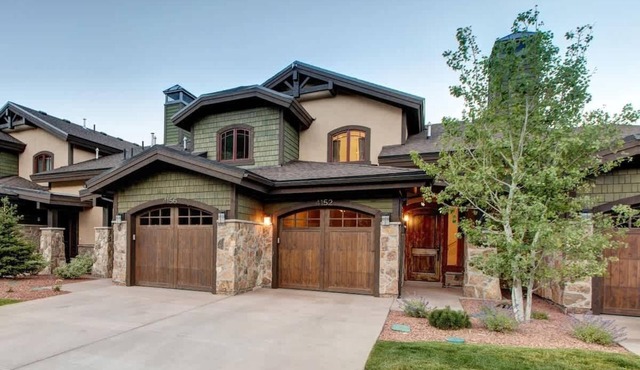 Abode at Juniper Ridge, private hot tub, ski & golf, Canyons Village