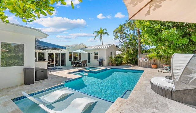 Across from Beach- 3 Master Suites, Heated Pool & Spa, Tanning Ledge, Golden Tee in Riviera Beach