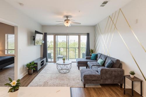Across from UAB Spacious 2BR Retreat 2nd in Birmingham