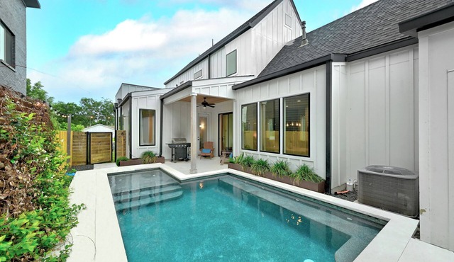 Actually walkable to Georgetown Square with a private heated pool! in Georgetown