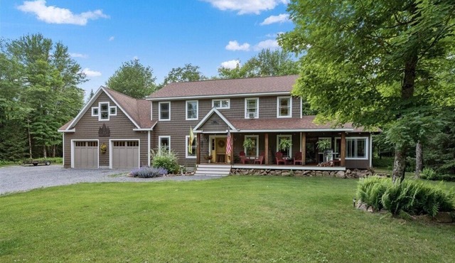 ADK Hideaway - Spacious, modern home nearby to all amenities in Old Forge
