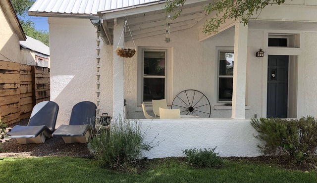 Adobe in Prime location in heart of Marfa, Steamshower, Fantastic Porch in Marfa
