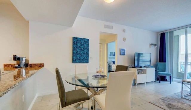 Amazing one-bedroom in Casa Costa Luxury condo! BEACH PASS INCLUDED! in Boynton Beach