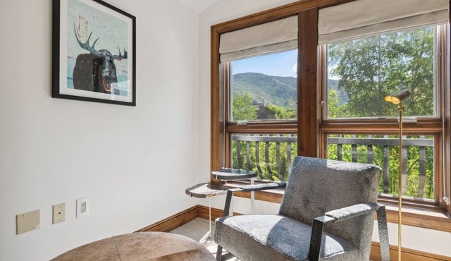 Amenities, Fireplace, Hot Tub, Fire Pit, Downtown