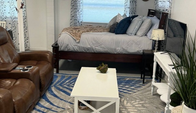 An Astor Studio Home by the River in Astor