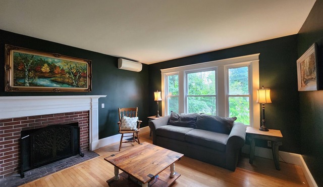 And. N B&B in Gray
