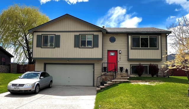 Aspen Valley Cozy Condo. Great location. Shared hot tub & backyard.